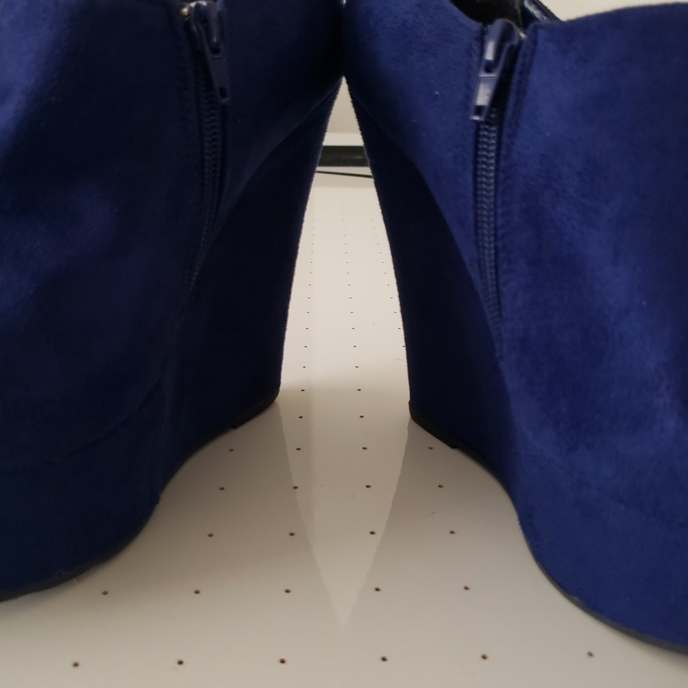 Shoes - Picture 4 of 7